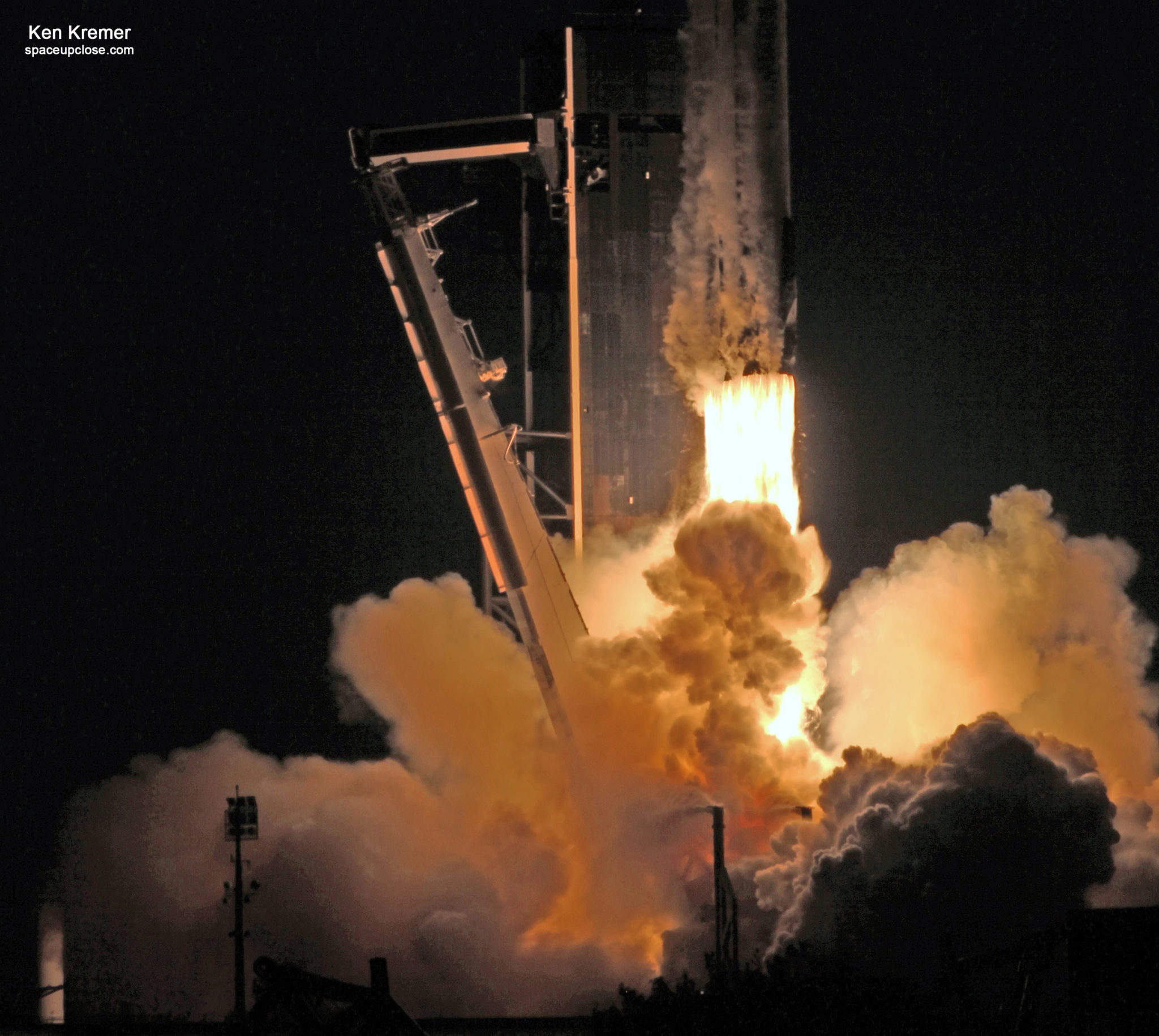 Spectacular Sunset Launch For 1st SpaceX Falcon Heavy Of 2023 Sends US ...